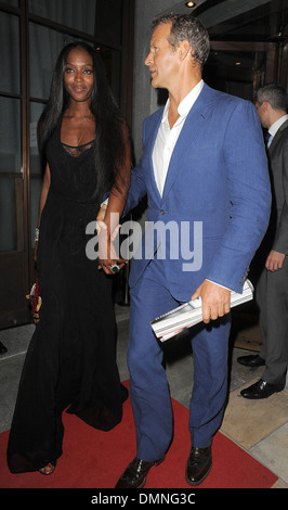 Naomi Campbell et Vladislav Doronin pour le soulagement de la mode a eu lieu au restaurant du centre-ville London England - 09.08.12 Banque D'Images