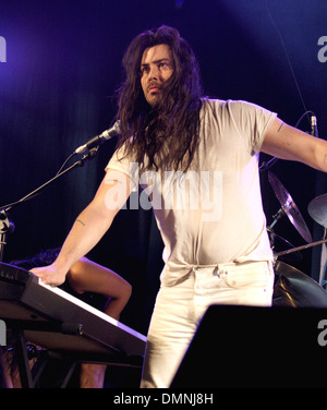 Andrew WK en live sur 2 jours de festival 2012 à Hevy Parc Animalier Port Lympne Hythe Kent - 04.08.12 Banque D'Images