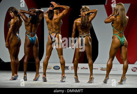 Septembre 25, 2009 - Las Vegas, Nevada, États-Unis - Préparation pour la compétition pour le titre de Olympia Fitness dans le cadre de la 45e, quatre jours, un week-end Olympia août rassemblement de classe mondiale bodybuilders, fans et exposants de produits liés à la musculation. (Crédit Image : © Brian Cahn/ZUMApress.com) Banque D'Images