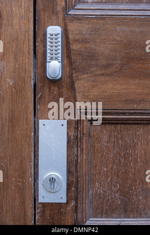 Porte avec verrou clavier ou un code pour la sécurité, England, UK Banque D'Images