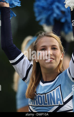 11 octobre 2009 - Chapel Hill, North Carolina, États-Unis - 10 octobre 2009 : cheerleaders de l'Université de Caroline du Nord. Le North Carolina Tarheels défait la Géorgie du Sud de l'Eagles 42-12 au stade de Kenan à Chapel Hill, Caroline du Nord. (Crédit Image : © Margaret Bowles/ZUMApress.com) Southcreek/mondial Banque D'Images