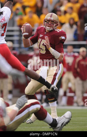 17 octobre 2009 - Chestnut Hill, Massachusetts, États-Unis - 17 octobre 2009 : Boston College quarterback Dave Shinskie (15) (Crédit Image : © Geoff Bolte/ZUMApress.com) Southcreek/mondial Banque D'Images