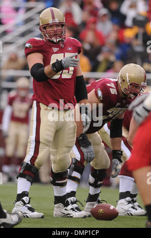 17 octobre 2009 - Chestnut Hill, Massachusetts, États-Unis - 17 octobre 2009 : Boston College Centre Matt Tennant (65) (Crédit Image : © Geoff Bolte/ZUMApress.com) Southcreek/mondial Banque D'Images