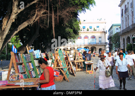 Cale livre sur la Plaza de Armas, la vieille ville de La Havane (La Habana Vieja), Cuba, mer des Caraïbes, l'Amérique centrale Banque D'Images