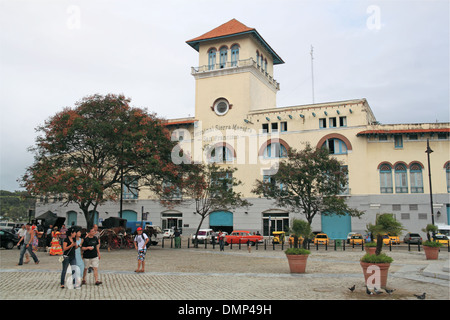 Sierra Maestra terminal terminal de croisière de San Francisco, Avenida del Puerto, la vieille ville de La Havane (La Habana Vieja), Cuba, mer des Caraïbes, l'Amérique centrale Banque D'Images