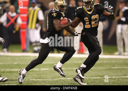 12 novembre 2009 - La Nouvelle Orléans, Louisiane, États-Unis - 8 novembre 2009 : New Orleans Saints wide receiver Devery Henderson # 19 recherche un pâté de New Orleans Saints receveur Marques Colston # 12. La Nouvelle Orleans Saints défait les Panthers 30-20 au Superdome à La Nouvelle-Orléans, Louisiane. (Crédit Image : © Margaret Bowles/ZUMApress.com) Southcreek/mondial Banque D'Images