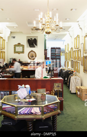 La boutique/à Henry Poole, Savile Row, Londres, Angleterre Banque D'Images