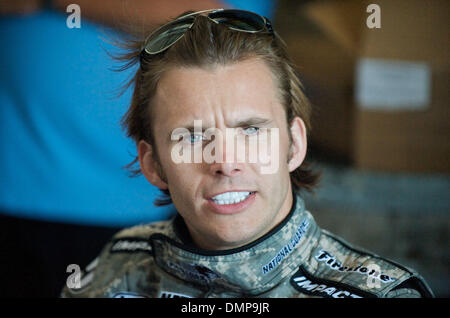 22 août 2009 - Sonoma, Californie, États-Unis - 22 août 2009 : pilote Panther Racing de Dan Wheldon Emberton, Angleterre, signe des autographes au Grand Prix Indy de Sonoma, Infineon Raceway, Sonoma, CA Â© Matt Cohen / Southcreek Global 2009 (Image Crédit : © Matt Cohen/ZUMApress.com) Southcreek/mondial Banque D'Images