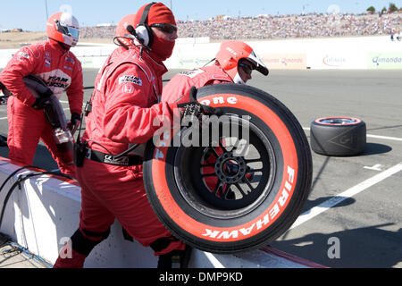 23 août 2009 - Sonoma, Californie, États-Unis - 23 août 2009 : l'équipe Penske Ryan Briscoe pit crew se prépare pour un arrêt au Grand Prix Indy de Sonoma, Infineon Raceway, Sonoma, CA Â© Matt Cohen / Southcreek Global 2009 (Image Crédit : © Matt Cohen/ZUMApress.com) Southcreek/mondial Banque D'Images