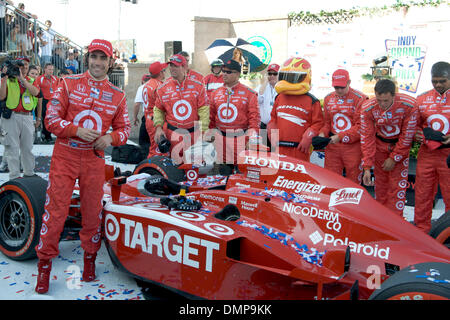 23 août 2009 - Sonoma, Californie, États-Unis - 23 août 2009 : Cible Chip Ganassi Racing driver Dario Franchitti et célébrer l'équipage dans le Cercle des gagnants au Grand Prix Indy de Sonoma, Infineon Raceway, Sonoma, CA Â© Matt Cohen / Southcreek Global 2009 (Image Crédit : © Matt Cohen/ZUMApress.com) Southcreek/mondial Banque D'Images