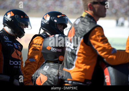 23 août 2009 - Sonoma, Californie, États-Unis - 23 août 2009 : Danica Patrick's Andretti Green Racing pit crew prépare pour un arrêt au Grand Prix Indy de Sonoma, Infineon Raceway, Sonoma, CA Â© Matt Cohen / Southcreek Global 2009 (Image Crédit : © Matt Cohen/ZUMApress.com) Southcreek/mondial Banque D'Images