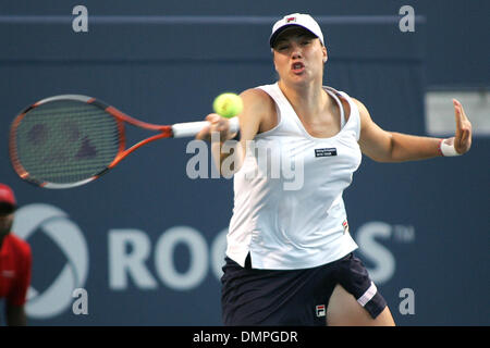 21 août 2009 - Toronto, Ontario, Canada - 21 août 2009 : Russe Alisa Kleybanova joue de la Serbie de Jelena Jankovic dans le troisième ensemble pendant les quarts de finale de la Women's Tennis Coupe Rogers a joué au Centre Rexall, à l'Université York à Toronto, ON. (Crédit Image : © Steve Southcreek Dormer/global/ZUMApress.com) Banque D'Images