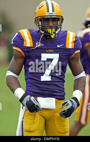 26 septembre 2009 - STARKVILLE, Mississippi, États-Unis - 26 septembre 2009 : Patrick évoluait Peterson (7) attend sur la jouer l'appel. La LSU Tigers a vaincu les Bulldogs de MSU 30 - 26 Stade Wade Davis à Starkville en MS. (Crédit Image : © Epicéa Derden/ZUMApress.com) Southcreek/mondial Banque D'Images