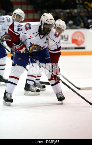 Le 30 septembre 2009 - Oshawa, Ontario, Canada - 30 septembre 2009 : Bulldog's Shawn Belle (44) attend le face à face. Les Bulldogs de Hamilton ont joué les Marlies de Toronto et les battit 3-0 à la Centre de GM à Oshawa (Ontario) (Crédit Image : © Steve Southcreek Dormer/global/ZUMApress.com) Banque D'Images