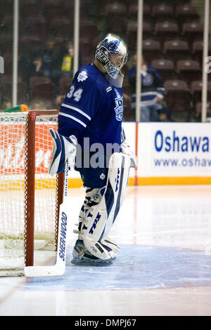 Le 30 septembre 2009 - Oshawa, Ontario, Canada - 30 septembre 2009 : Marlies James gardien Reimer (34) attend la fin de la 2e période de l'starty. Les Bulldogs de Hamilton ont joué les Marlies de Toronto et les battit 3-0 à la Centre de GM à Oshawa (Ontario) (Crédit Image : © Steve Southcreek Dormer/global/ZUMApress.com) Banque D'Images