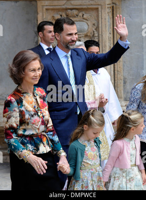 La famille royale d'Espagne, sans le Roi Juan Carlos, dans la cathédrale de Palma de Mallorca, dans la messe de Pâques en 2013. Banque D'Images