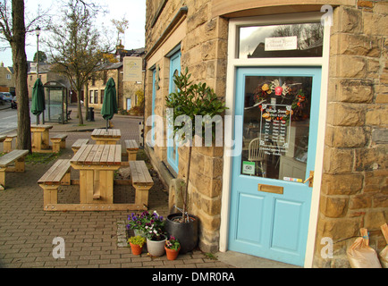 Entrée de village 'Green', un café/boulangerie dans le cœur de l'Eyam ; historique de Peak District, Derbyshire, village de peste UK Banque D'Images