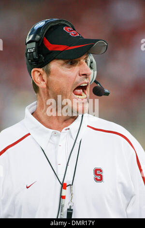 L'entraîneur-chef Jim Stanford Harbaugh au cours de jeu d'action à la Stanford Stadium à Stanford en Californie le samedi. Le Stanford Cardinaux défait les Huskies de Washington 34-14. (Crédit Image : © Konsta Goumenidis ZUMApress.com)/global/Southcreek Banque D'Images