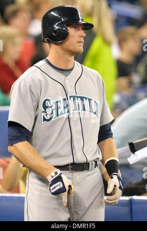 Septembre 27, 2009 - Toronto, Ontario, Canada - 26 septembre 2009 : le voltigeur des Mariners de Seattle et Michael Saunders (55) est vu l'attente sur le pont avant à la batte pendant les Blue Jays 5-4 victoire sur les navigateurs au Centre Rogers de Toronto, ON (crédit Image : © Adrian Gauthier/ZUMApress.com) Southcreek/mondial Banque D'Images