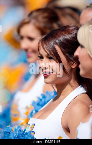 03 octobre 2009 - Stanford, Californie, États-Unis - 03 octobre 2009 : au cours de l'échauffement des cheerleaders de l'UCLA à Stanford Stadium à Stanford en Californie le samedi. Le Stanford Cardinaux UCLA Bruins défait 24-16. (Crédit Image : © Konsta Goumenidis ZUMApress.com)/global/Southcreek Banque D'Images