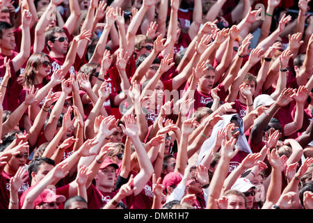 03 octobre 2009 - Stanford, Californie, États-Unis - 03 octobre 2009 : action de jeu au cours des fans de Stanford à Stanford Stadium à Stanford en Californie le samedi. Le Stanford Cardinaux UCLA Bruins défait 24-16. (Crédit Image : © Konsta Goumenidis ZUMApress.com)/global/Southcreek Banque D'Images