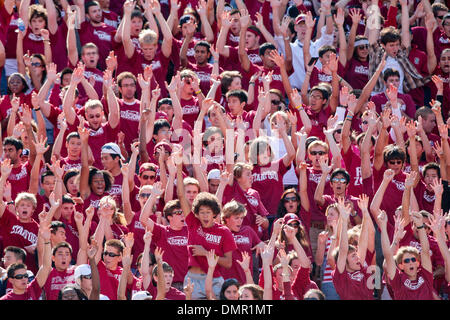 03 octobre 2009 - Stanford, Californie, États-Unis - 03 octobre 2009 : action de jeu au cours des fans de Stanford à Stanford Stadium à Stanford en Californie le samedi. Le Stanford Cardinaux UCLA Bruins défait 24-16. (Crédit Image : © Konsta Goumenidis ZUMApress.com)/global/Southcreek Banque D'Images