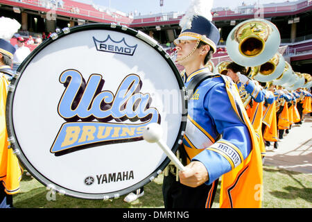 03 octobre 2009 - Stanford, Californie, États-Unis - 03 octobre 2009 : UCLA Bruin membres de la bande à Stanford Stadium à Stanford en Californie le samedi. Le Stanford Cardinaux UCLA Bruins défait 24-16. (Crédit Image : © Konsta Goumenidis ZUMApress.com)/global/Southcreek Banque D'Images