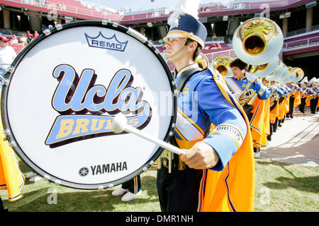 03 octobre 2009 - Stanford, Californie, États-Unis - 03 octobre 2009 : UCLA Bruin membres de la bande à Stanford Stadium à Stanford en Californie le samedi. Le Stanford Cardinaux UCLA Bruins défait 24-16. (Crédit Image : © Konsta Goumenidis ZUMApress.com)/global/Southcreek Banque D'Images