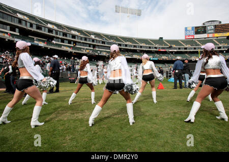 18 oct., 2009 - Oakland, Californie, États-Unis - 18 octobre 2009 : La danse au cours de l'action jeu Raiderettes le dimanche à l'Oakland Coliseum à Oakland, Californie l'Oakland Raiders défait les Philadelphia Eagles 13-9. (Crédit Image : © Konsta Goumenidis ZUMApress.com)/global/Southcreek Banque D'Images