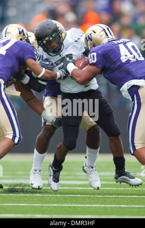 24 octobre 2009 - Seattle, Washington, États-Unis - 24 octobre 2009 : l'Oregon d'utiliser de nouveau LaMichael James (21) dans le jeu entre le # 11 de l'Oregon et le rang des canards des Huskies de Washington qui se joue au stade Husky à Seattle, WA. (Crédit Image : © Andrew Fredrickson/ZUMApress.com) Southcreek/mondial Banque D'Images