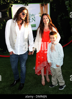 Holly Marie Combs et David Donoho leur fils Riley Edward Donoho Première mondiale de "l'étrange vie de Timothy Green' à El Banque D'Images