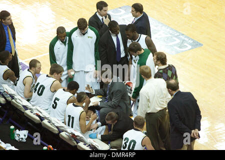 14 novembre 2009 - Seattle, Washington, États-Unis - 14 novembre 2009 : Wright State pendant un temps sur le match entre la Wright State Raiders et Portland State Vikings ont eu lieu à la Banque d'Amérique Arena à Seattle, Washington. (Crédit Image : © Andrew Fredrickson/ZUMApress.com) Southcreek/mondial Banque D'Images