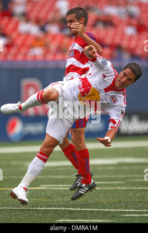 Red Bulls Juan Pablo Angel. New York Red Bulls a battu FC Dallas 3-2l au Giants Stadium, Rutherford NJ (crédit Image : © Anthony Gruppuso/ZUMApress.com) Southcreek/mondial Banque D'Images