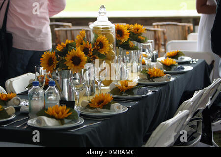 30 Août : table à la mode dans la tente VIP à l'IMOA Grand Prix au Hampton Classic, Bridgehampton, NY (crédit Image : © Anthony Gruppuso/ZUMApress.com) Southcreek/mondial Banque D'Images