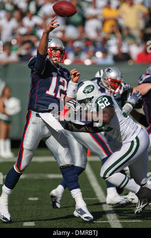 20 Septembre 2009 : New England Patriots # 12 Quarterback. Les Jets de New York a battu les New England Patriots 16-9 au Giants Stadium à Rutherford, New Jersey. (Crédit Image : © Anthony Gruppuso/ZUMApress.com) Southcreek/mondial Banque D'Images