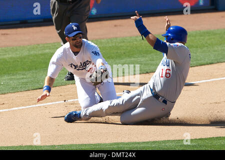 Action de jeu entre les Cubs de Chicago et Les Dodgers de Los Angeles au Dodger Stadium. Le Dodger de troisième but Casey Blake tags out Aramis Ramirez Ramirez après avoir tenté de prendre un supplément de base. (Crédit Image : © Tony Leon/ZUMApress.com) Southcreek/mondial Banque D'Images