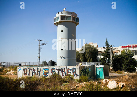 Tour d'IDF israéliennes dans les territoires de la Palestine. Territoires palestiniens derrière la barrière de Cisjordanie Israël Banque D'Images