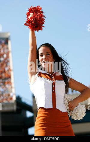 07 Novembre 09 : Texas cheerleader Taylor Garland, classe de 2013. (Crédit Image : © Joe Nicola/global/ZUMApress.com) Southcreek Banque D'Images