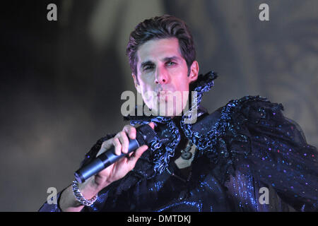 Perry Farrell de Jane's Addiction effectue au cours de la deuxième journée de la 11e édition de la fête du vaudou à la Nouvelle Orléans, Louisiane. (Crédit Image : © Stacy Revere/ZUMApress.com) Southcreek/mondial Banque D'Images