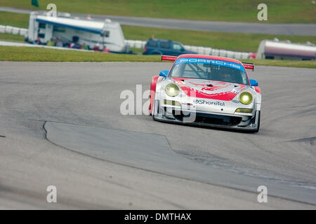 Le Flying Lizard Porsche GT2 race autour de la piste de Mosport Park, Bowmanville, Ontario. (Crédit Image : © Terry Ting/global/ZUMApress.com) Southcreek Banque D'Images