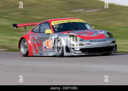 Le Flying Lizard Porsche GT2 race autour de la piste de Mosport Park, Bowmanville, Ontario. (Crédit Image : © Terry Ting/global/ZUMApress.com) Southcreek Banque D'Images