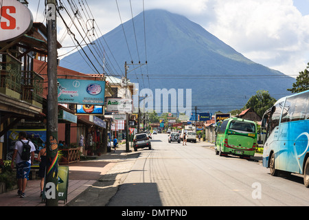 Vue sur le volcan Arenal à partir de la ville Lafortuna, Costa Rica. Banque D'Images