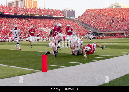 Le 5 septembre 2009 - Lincoln, Nebraska, États-Unis - 5 septembre 2009 : Florida Atlantic d'utiliser de nouveau William Rose fait de la capture de 38 verges de Nebraska's 3 cour ligne à Memorial Stadium, Lincoln, Nebraska. (Crédit Image : © Global/ZUMApress.com) Southcreek Banque D'Images