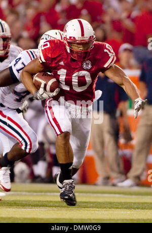 Le 5 septembre 2009 - Lincoln, Nebraska, États-Unis - 5 septembre 2009 : Nebraska running back Roy Helu Jr pour se précipiter pour 28 yards et premier vers le bas contre la Florida Atlantic à Memorial Stadium, Lincoln, Nebraska. (Crédit Image : © Global/ZUMApress.com) Southcreek Banque D'Images