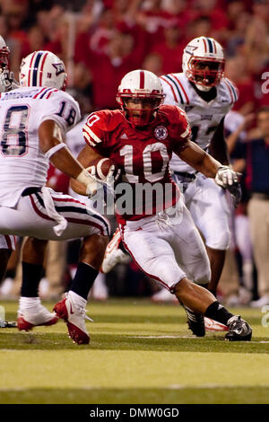 Le 5 septembre 2009 - Lincoln, Nebraska, États-Unis - 5 septembre 2009 : Nebraska running back Roy Helu Jr pour se précipiter pour 28 yards et premier vers le bas contre la Florida Atlantic à Memorial Stadium, Lincoln, Nebraska. (Crédit Image : © Global/ZUMApress.com) Southcreek Banque D'Images