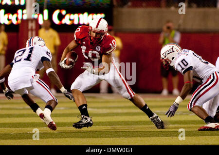 Le 5 septembre 2009 - Lincoln, Nebraska, États-Unis - 5 septembre 2009 : Nebraska running back Roy Helu Jr. se précipite pour 2 yards contre Florida Atlantic à Memorial Stadium, Lincoln, Nebraska. (Crédit Image : © Global/ZUMApress.com) Southcreek Banque D'Images