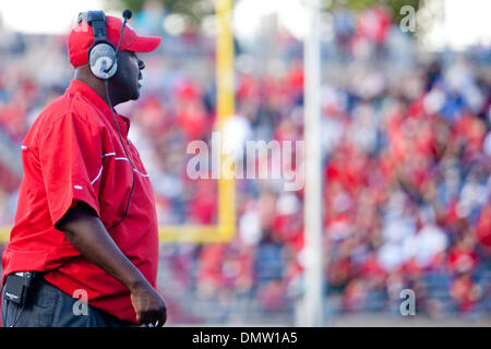 L'Université du Nouveau Mexique l'entraîneur-chef Mike Locksley essaie de faire quelque chose se produire. L'Université du Nouveau Mexique a été défait par Air Force Academy 13 à 37 à l'Université du Nouveau Mexique Stade de football, à l'Université du Nouveau Mexique à Albuquerque, NM. (Crédit Image : © Long Nuygen/global/ZUMApress.com) Southcreek Banque D'Images