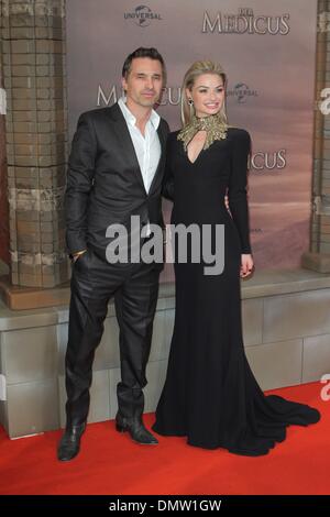 Berlin, Allemagne. 14Th Dec 2013. Acteurs Olivier Martinez et Emma Rigby assister à la première Allemande de "le médecin" le 16 décembre 2013 à Berlin, Allemagne. Dpa : Crédit photo alliance/Alamy Live News Banque D'Images