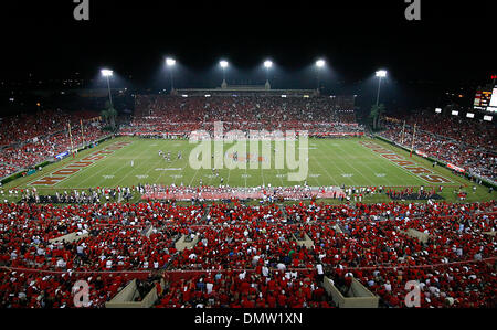 26 septembre 2009 - Houston, Texas, États-Unis - 26 septembre 2009 : Université de Houston's Robertson Stadium est rempli d'une mer de rouge comme les cougars ont pris sur le Texas Tech sur septembre 26,2009. Houston a gagné le match 29-28. (Crédit Image : © Global/ZUMApress.com) Southcreek Banque D'Images