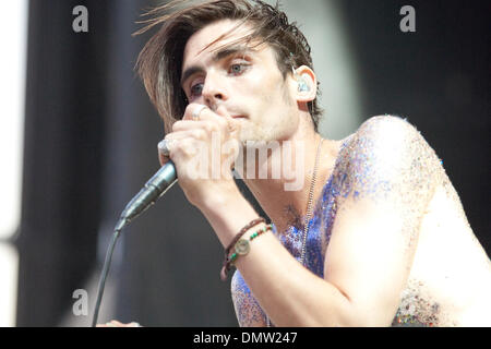 Tyson Ritter chanter pendant la Blink 182 avec Fall Out Boy et Parabellum au Journal Pavillion à Albuquerque, NM. (Crédit Image : © Long Nuygen/global/ZUMApress.com) Southcreek Banque D'Images